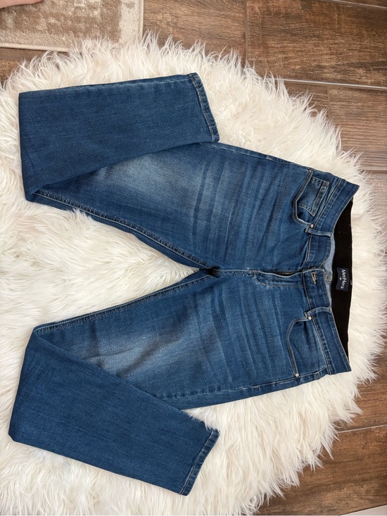 Methera Denim - Methera Straight Leg Women’s Jeans in Medium Blue — Classic Everyday Style